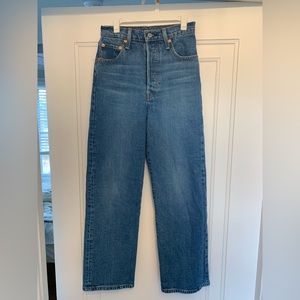 Levi’s Ribcage Straight Ankle size 26
